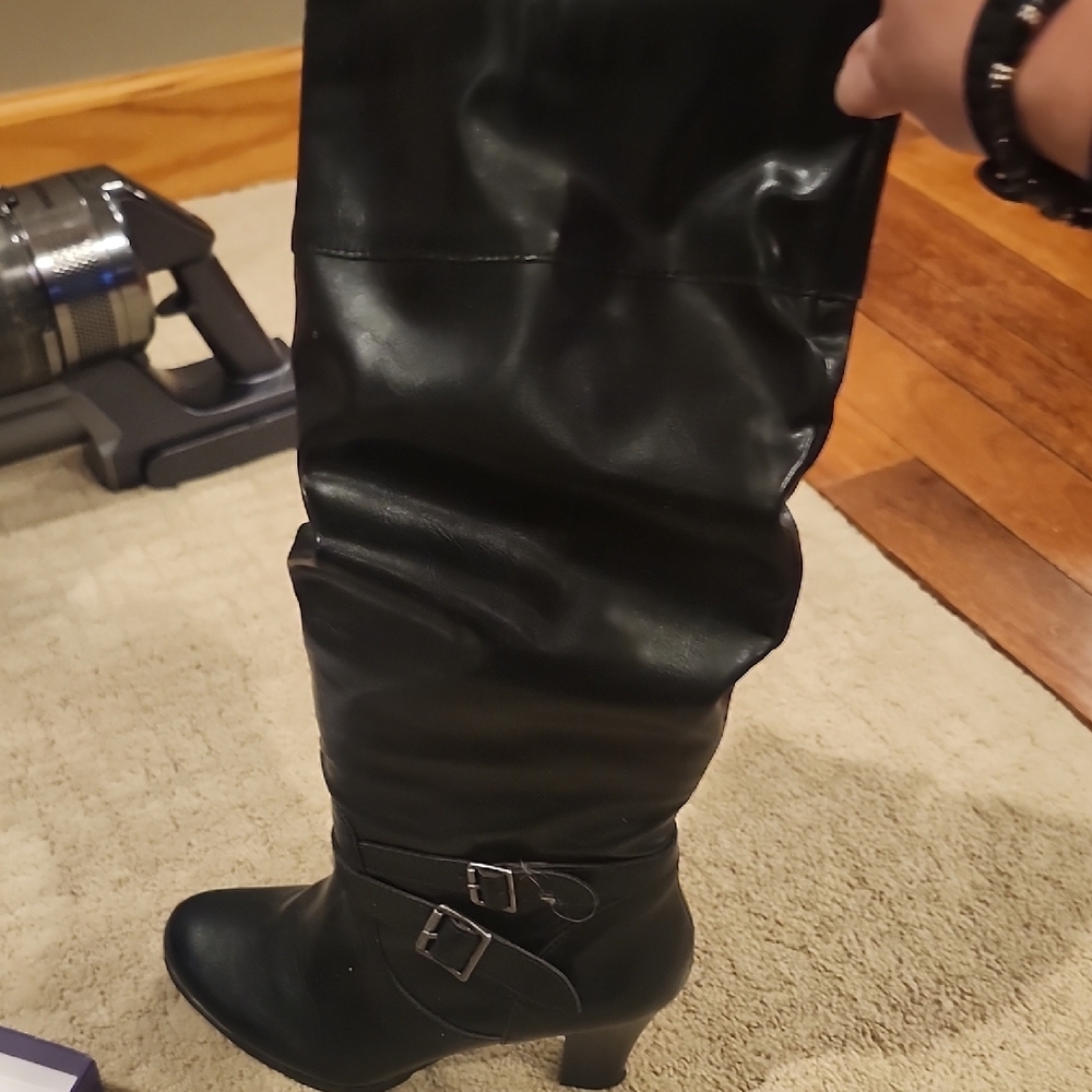 Elegant Black Leather Women's Boots